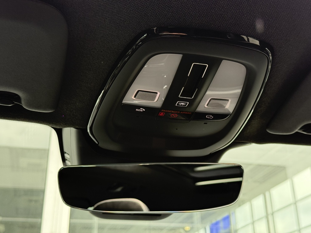 Volvo XC40 b3 163pk ultimate dark| adap.cruise| panodak| camera| elek.stoel