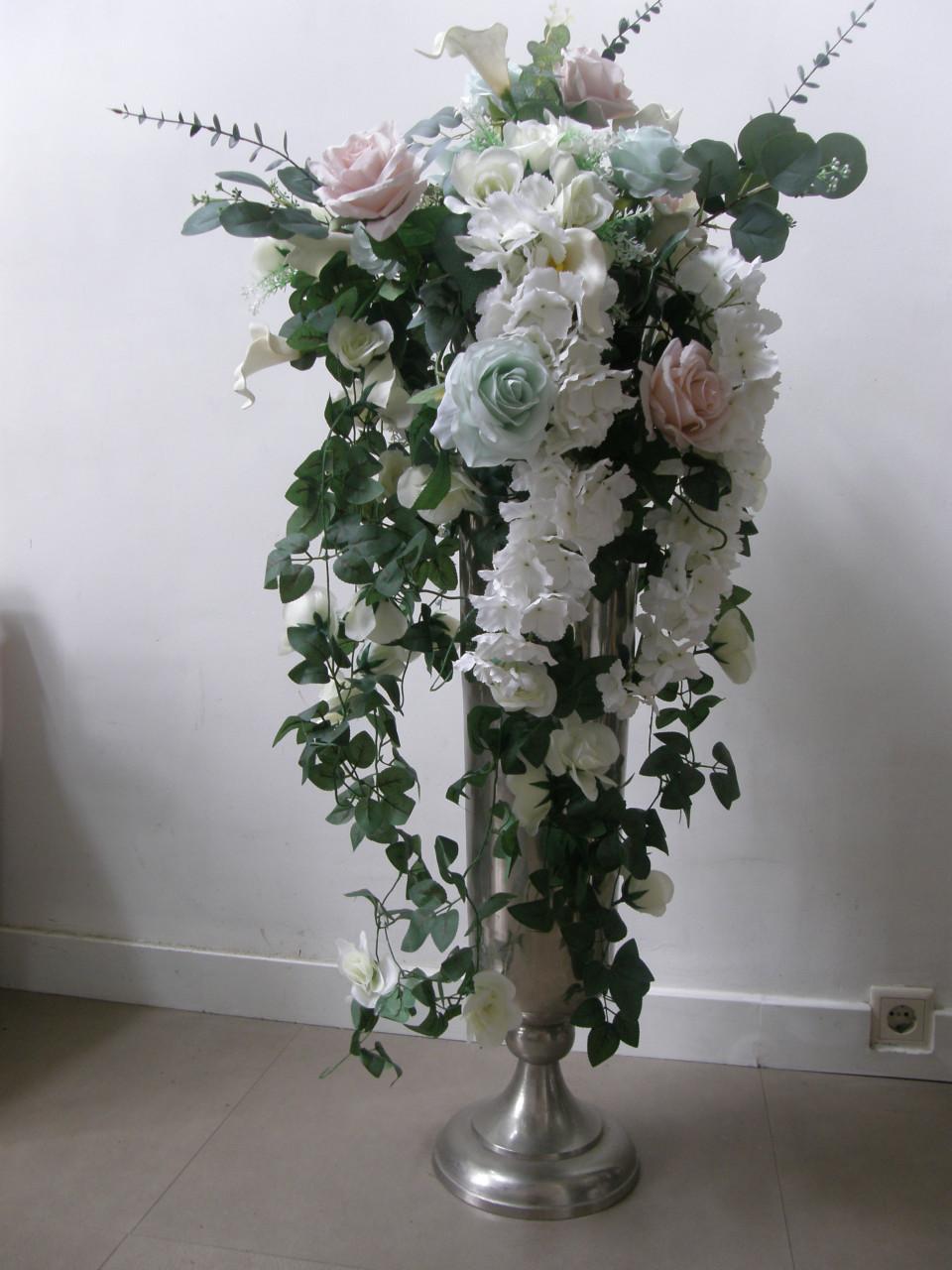 2 Vazen met kunstbloemen