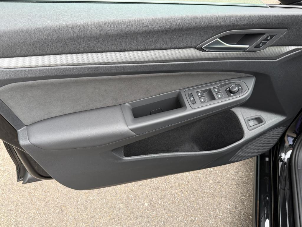 Volkswagen Golf 1.5 ehybrid style | trekhaak | camera | iq light | head up 