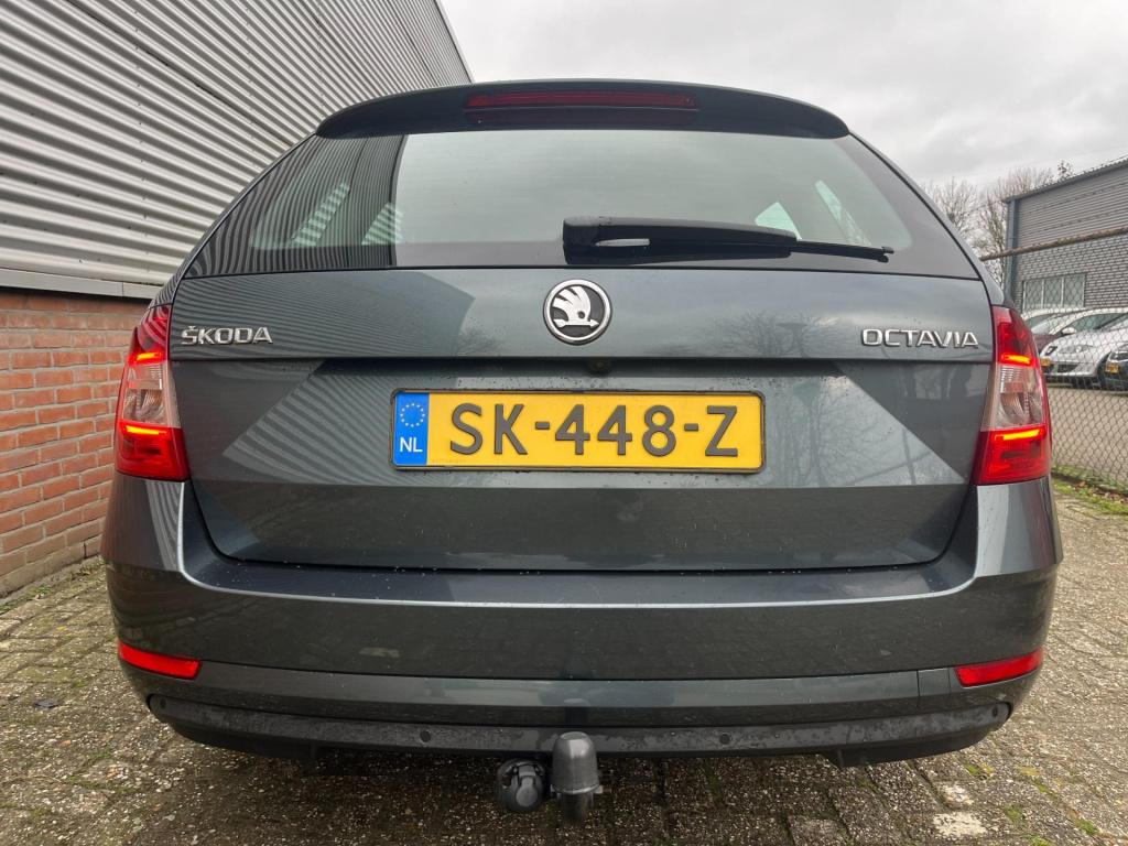 Skoda Octavia combi 1.0 tsi greentech ambition business | carplay | trekhaa