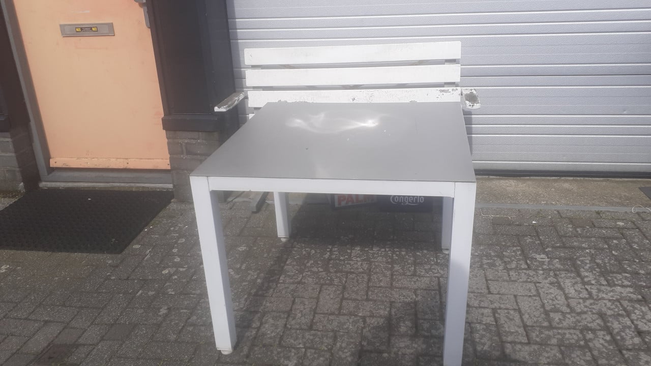 Tafels 90 x 90 cm witte & zwarte dik ALLUMINIUM.! Black & White Design.!