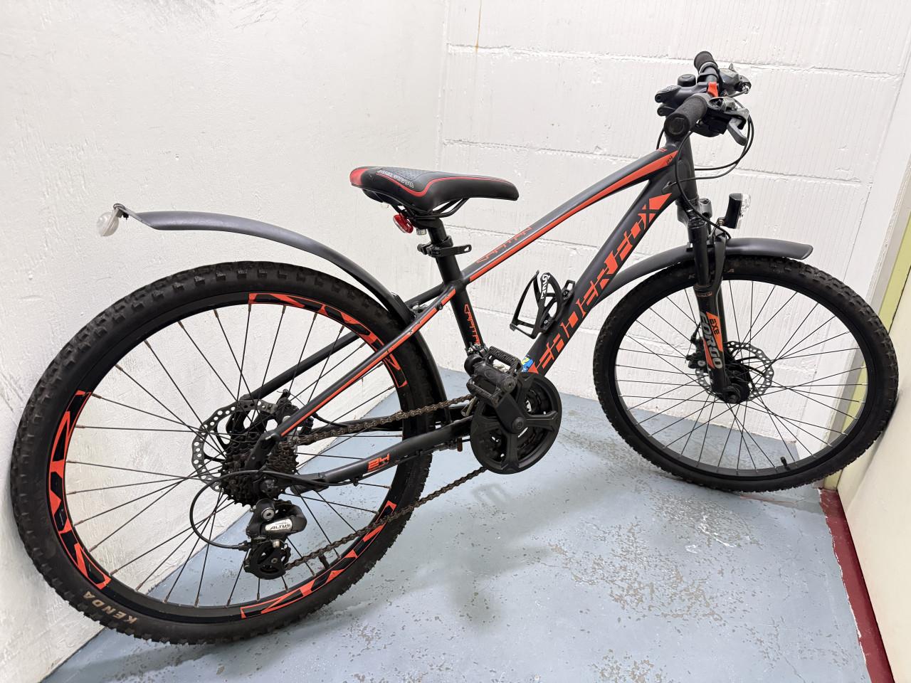 In Nette staat Mountainbike 24 inch