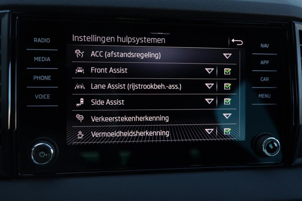 Skoda Karoq 1.5 tsi act sportline business 150pk dsg7