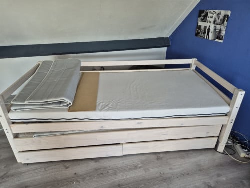 Bed met uitschuifbed