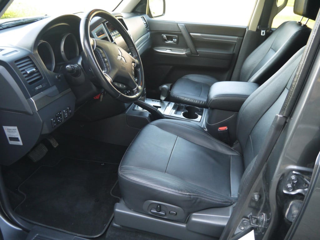 Mitsubishi Pajero 3.2 lwb instyle|trekhaak|achteruitrijcamera|rijklaar