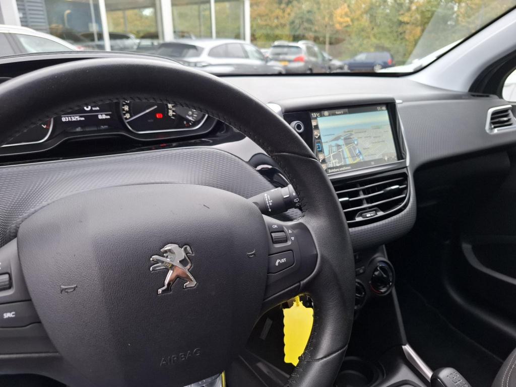 Peugeot 2008 suv 1.2 active pack premium pano/nav/lmv