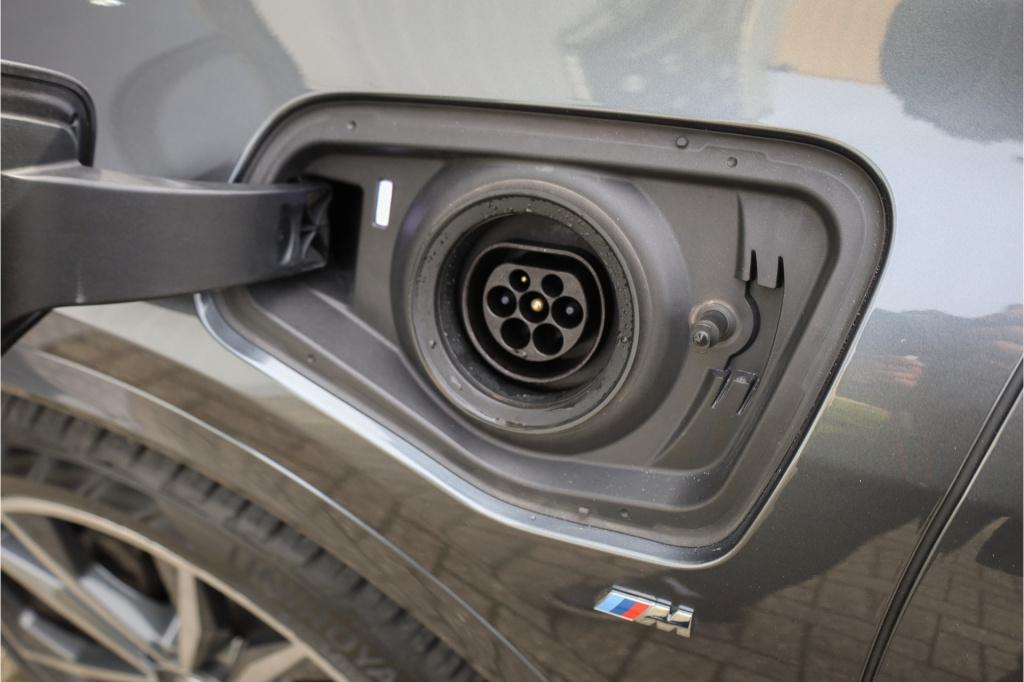 BMW X2 xdrive25e m sport pano i 18inch i hud