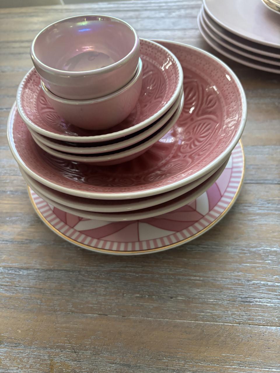 Roze bakjes en bordje