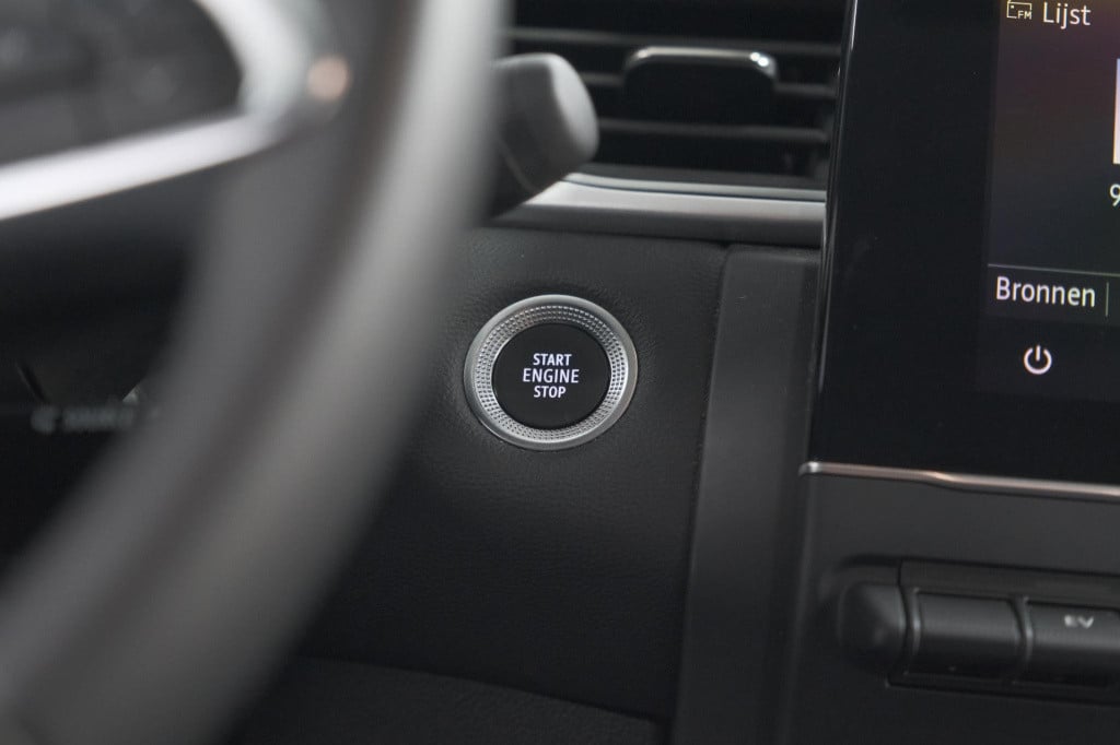 Renault Captur 1.6 e-tech full hybrid 145 techno | pack full screen | camer
