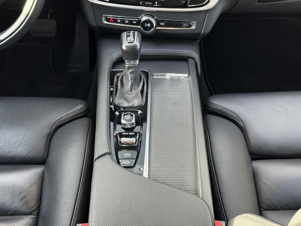 Volvo V90 t4 190pk momentum |adap.cruise| leder | trekhaak | stoel/stuurve