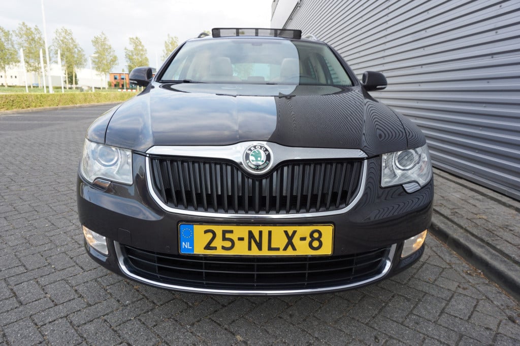 Skoda Superb combi 3.6 fsi elegance 4x4 business line automaat - climate / 