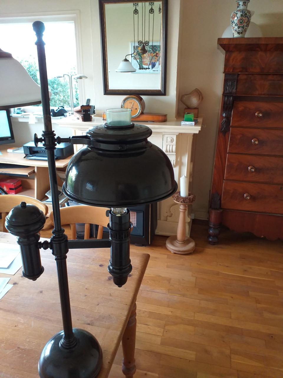 """MOOIE TAFELLAMP KAN OOK ALS VERDAMPER GEBRUIKT WORDEN""