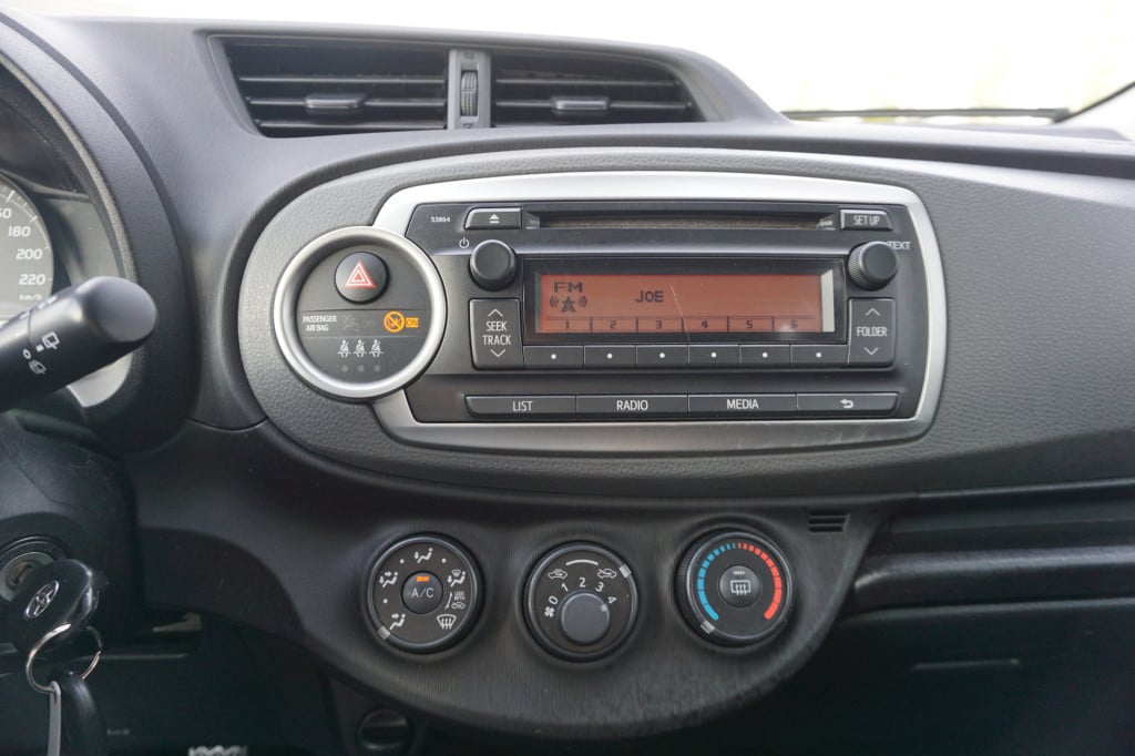Toyota Yaris 1.0 vvt-i now airco / elektr. ramen / nap