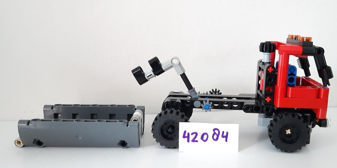 LEGO Technic 42084: Haaklader OF luchthaven brandweerwagen