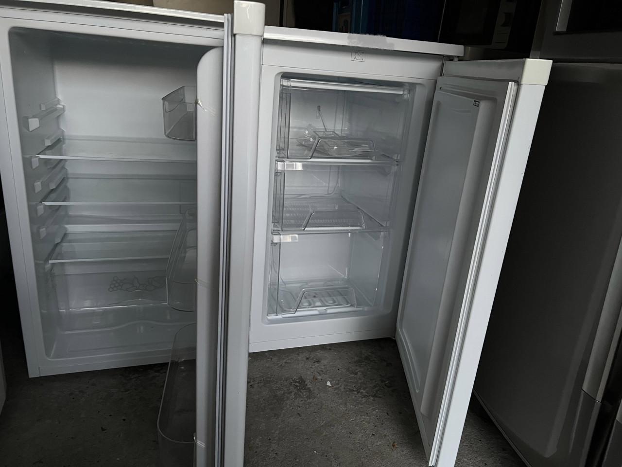 Set Nieuwe tafelmodel/camping Vrieskast en koelkast klasse A+++ 85x50 cm.