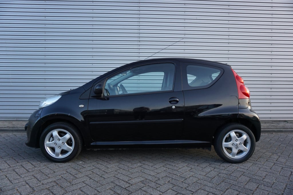 Peugeot 107 1.0-12v xr airco / elektr. ramen