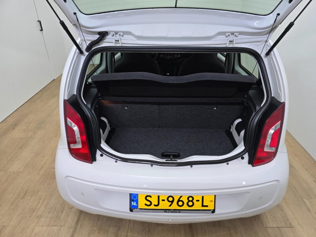 Volkswagen UP! occasion 1.0 move up! bluemotion met cruisecontrol en sporti