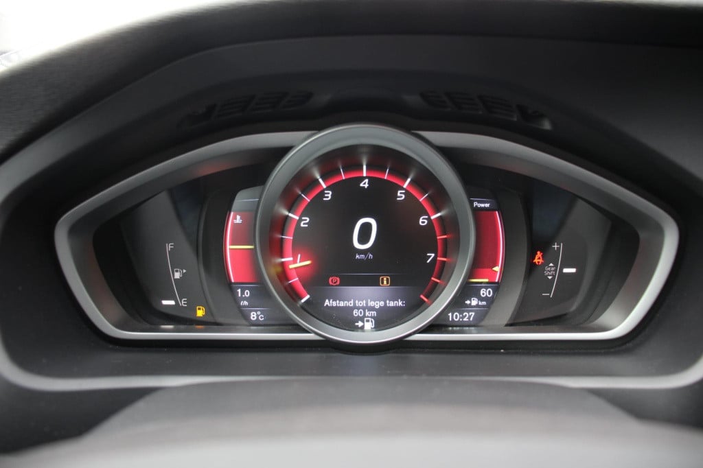 Volvo V40 1.6 t2 you! inc btw - xenon - cruise - pdc - high perf audio - de
