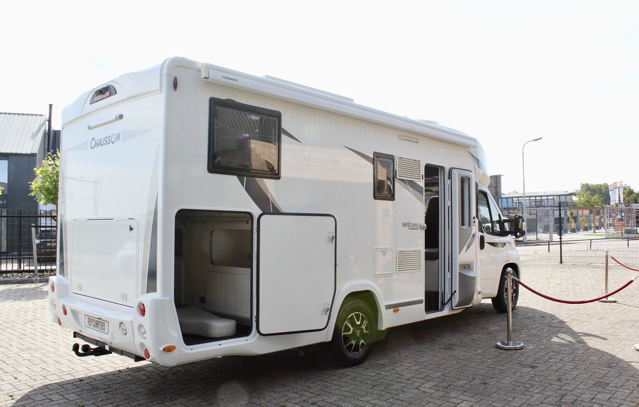 Chausson Welcome 727GA (Lengtebedden+ Electr. hefbed, Als Nieuw!!)