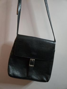 Esprit crossbody schoudertas van zwart leer, 29x8.5x28  cm