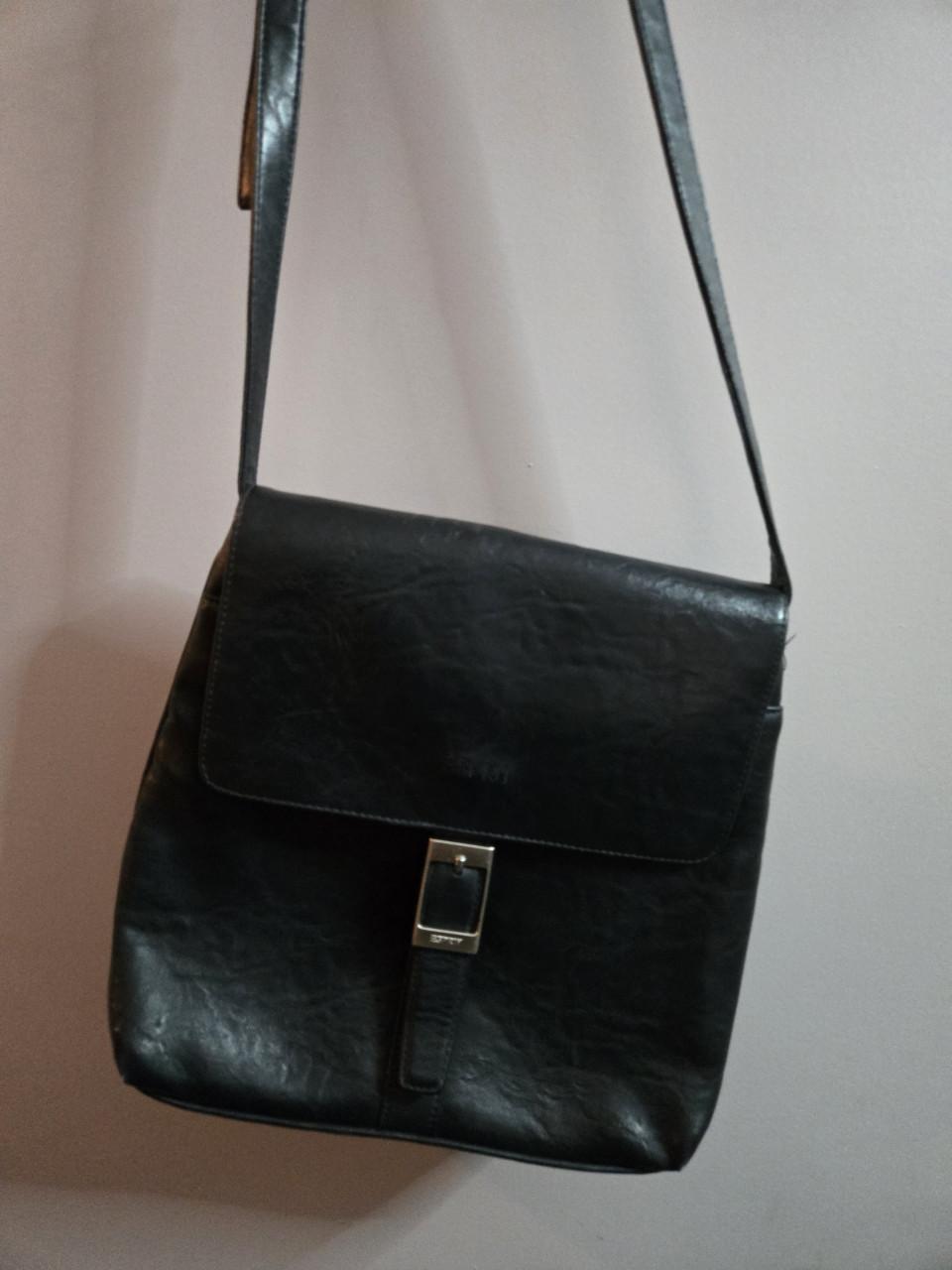 Esprit crossbody schoudertas van zwart leer, 29x8.5x28  cm