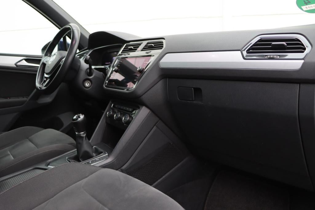 Volkswagen Tiguan 1.4 tsi comfortline business r | panoramadak | trekhaak |