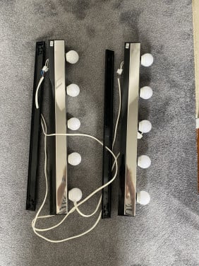 2 lampen make-up tafel Musik Ikea