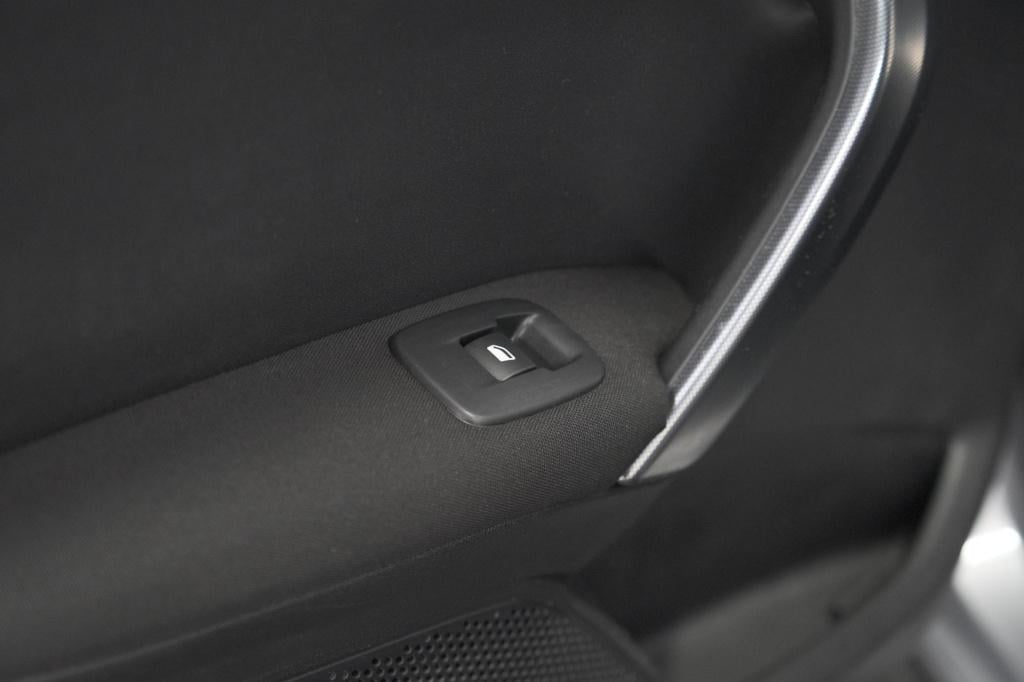 Peugeot 2008 puretech 110 allure | panoramadak | apple carplay | navigatie 