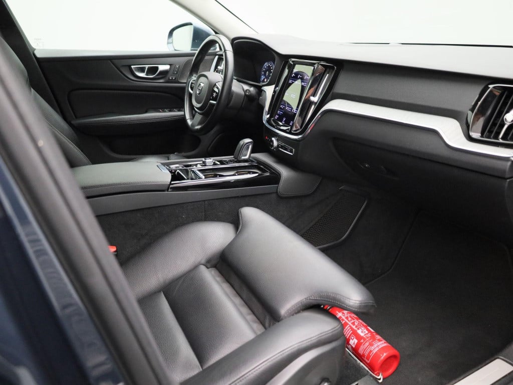 Volvo V60 2.0 t6 recharge awd inscription | automaat | lmv | trekhaak | led