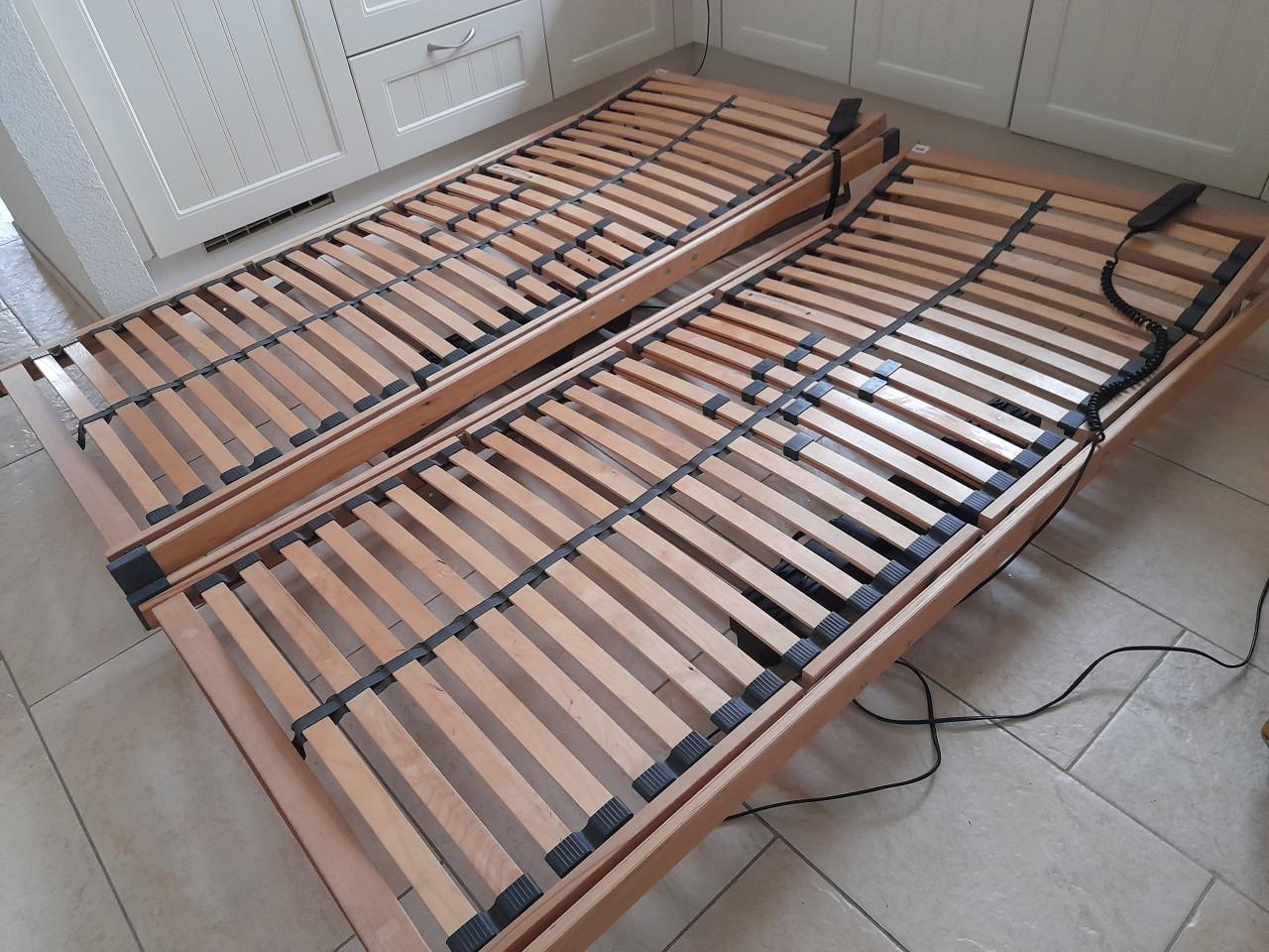 2 x 90 x 200 Elektrisch verstelbare lattenbodems (in goede nette staat )