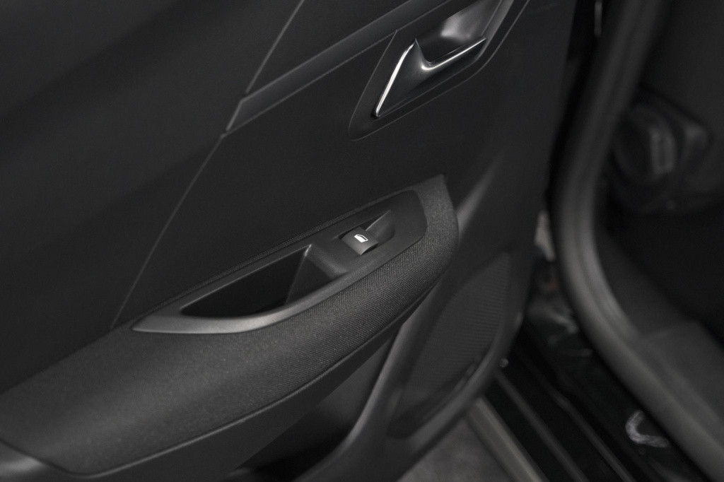 Peugeot 208 ev active pack 50 kwh | apple carplay | parkeersensoren | navig