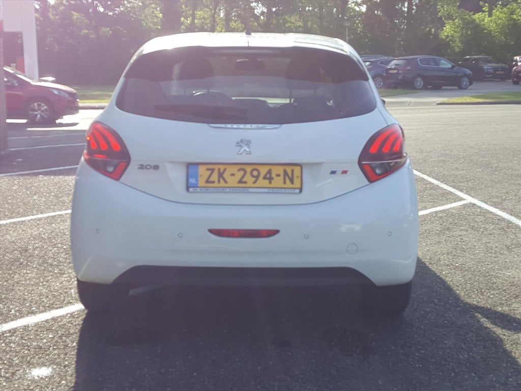 Peugeot 208 1.2 puretech 82pk signature navigatie | apple carplay & android