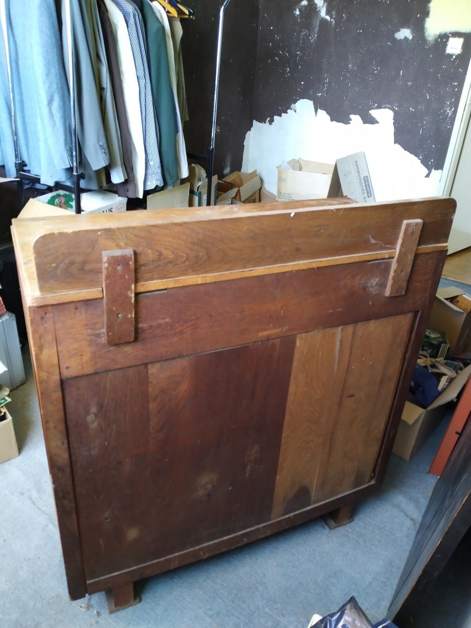 Klein houten dressoir minimaal 50 jaar oud, 50 euro