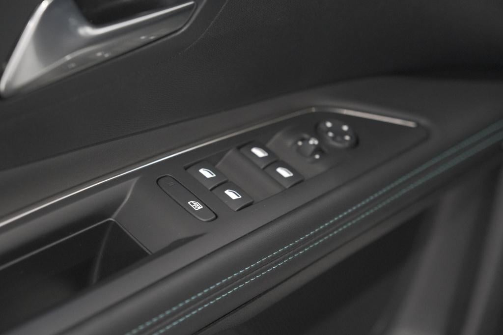 Peugeot 3008 1.6 plug-in hybrid 225 allure | camera | dodehoekdetectie | na