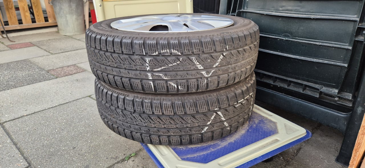 Winterbanden + velgen 155/65 R14