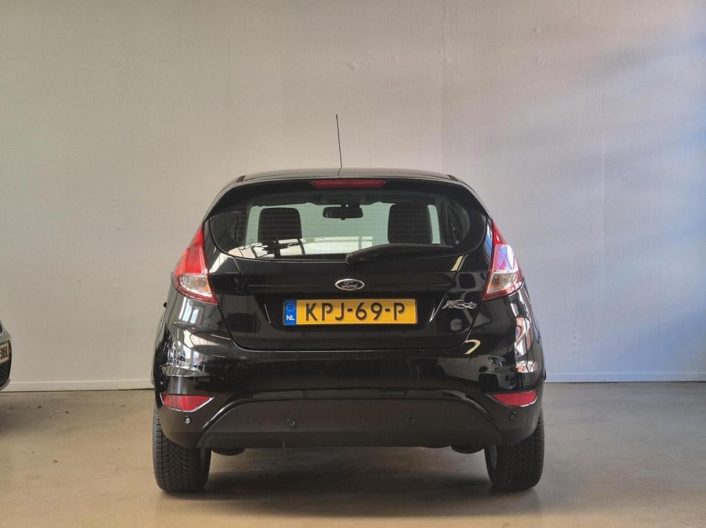 Ford Fiesta 1.25 / nieuwe db riem / parkeersensoren / stoelverwarming