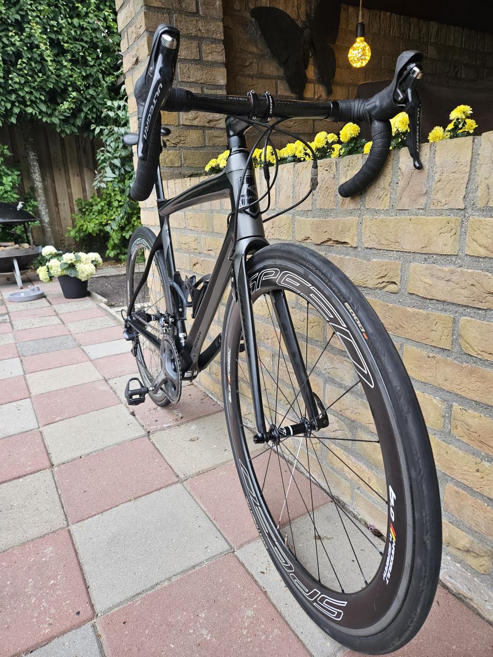 Kuota Kougar full carbon racer met Ultegra 11-speed.