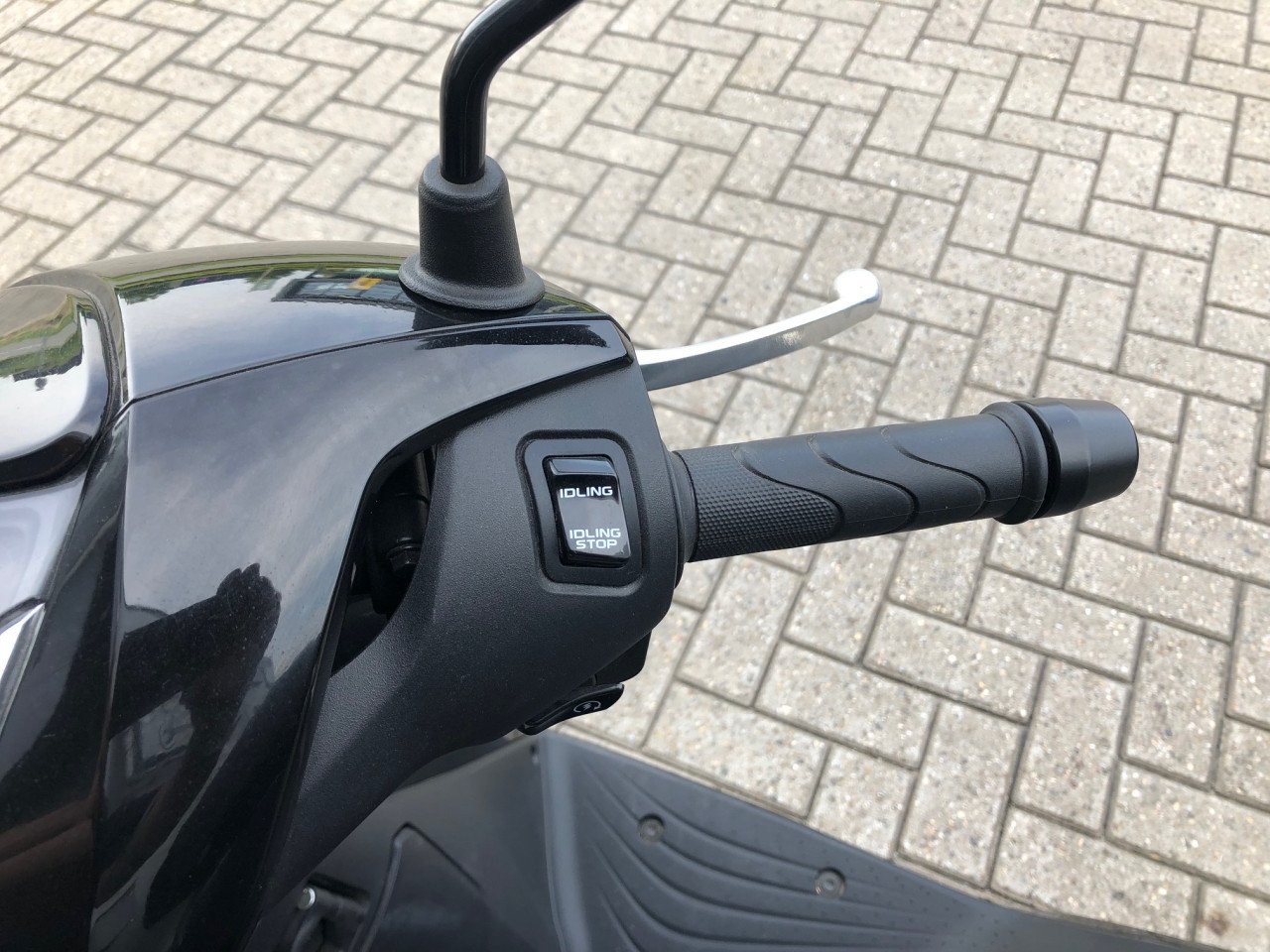 Als nieuwe Honda SH150i ABS uit 2020, nog geen 1600 km!!, topkoffer €3700,-