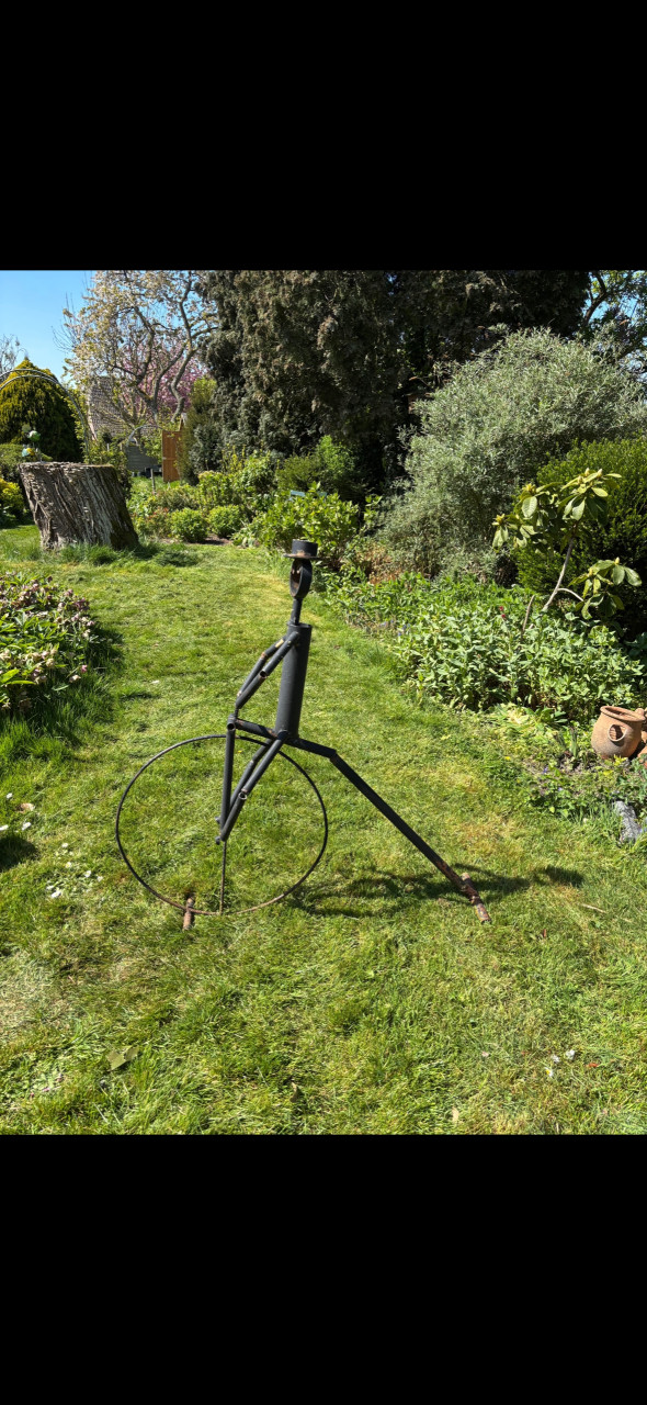Kunstwerk tuin fiets