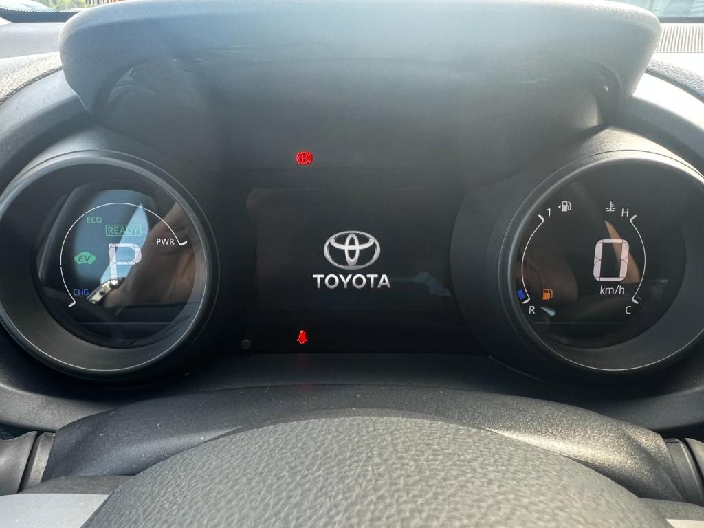 Toyota Yaris 1.5 hybrid dynamic line, camera, carplay, navi enz..