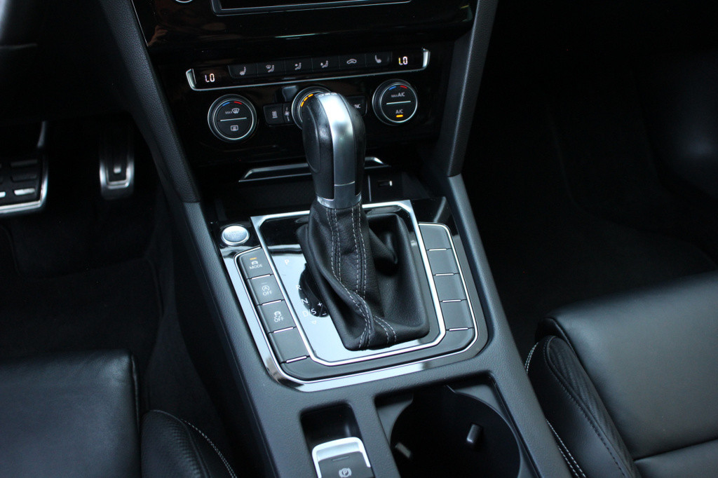 Volkswagen Passat variant 2.0 tsi 220pk highline r-line | dynauidio | acc |