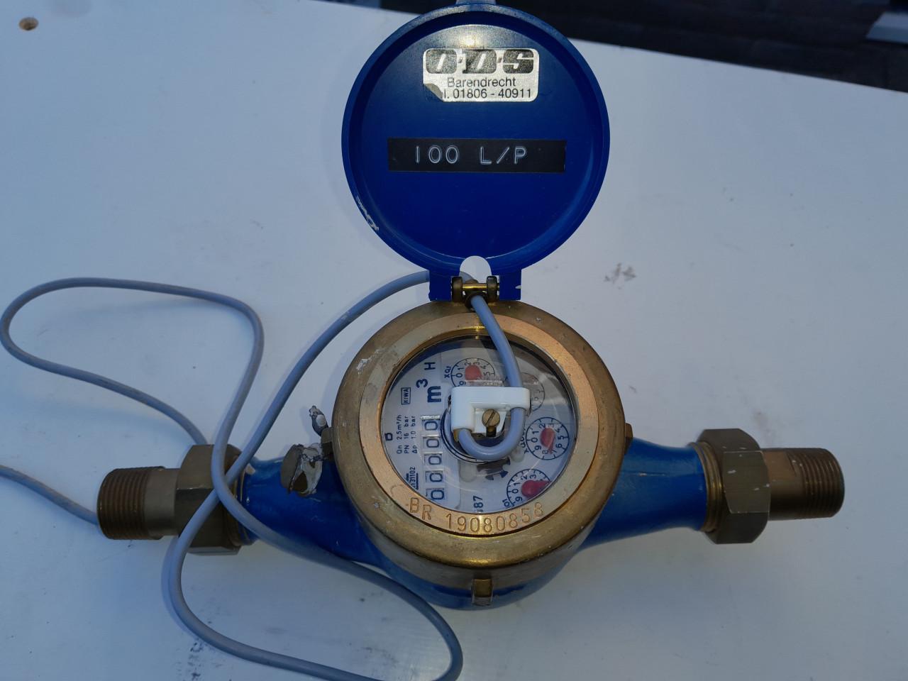 Watermeter messing. Nieuw!  Capaciteit 2,5M3/uur. Met koppelingen 1”