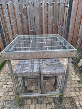 Bartafel met krukken