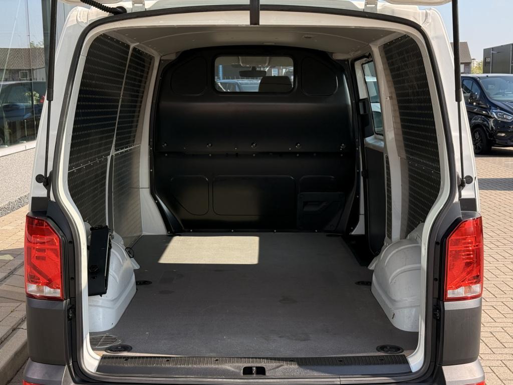 Volkswagen Transporter 2.0 tdi l2h1 28 comfortline t6 | 150pk | 6bak | navi