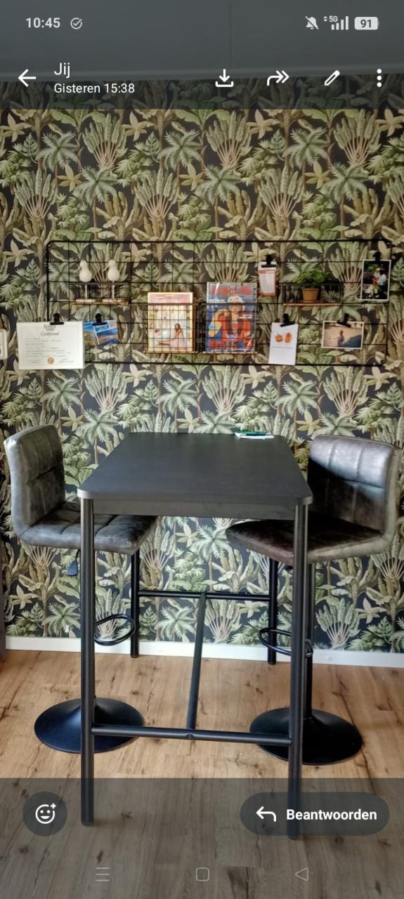 Bartafel met 4 krukken