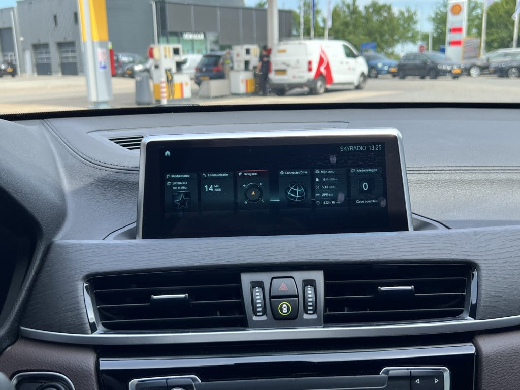 BMW X1 sdrive18i high executive - xline | leder | panorama | sportstoel | n
