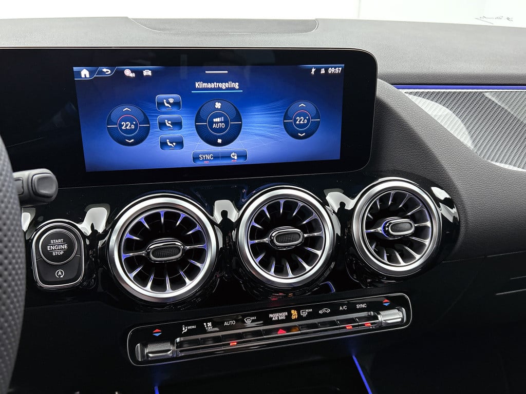 Mercedes-Benz Gla-klasse 180 business solution amg | nightpakket | trekhaak