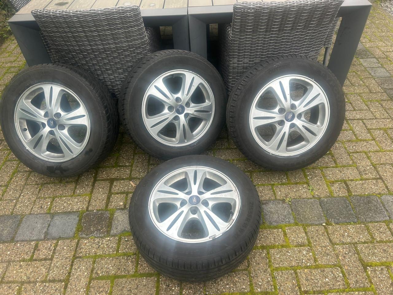 Autobanden zomer Ford Mondeo