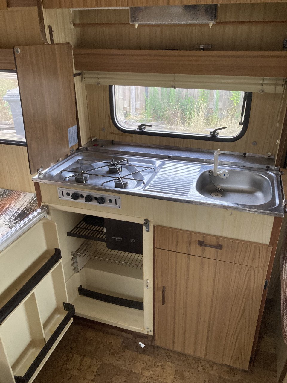 Caravan Chateau met voortent en eigen kenteken!!