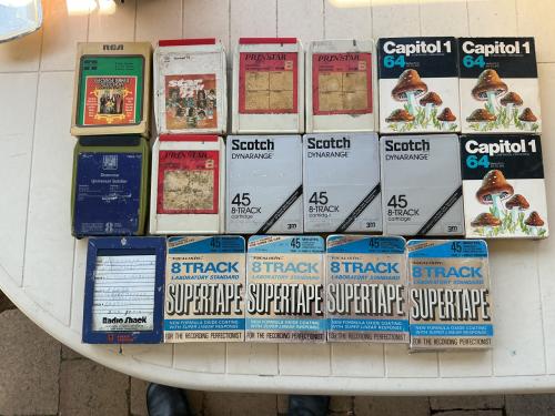 8-track cassette of cartridge